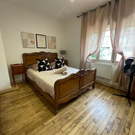 Jolie à 400m De La Cité Médievale Habitación en casa particular *