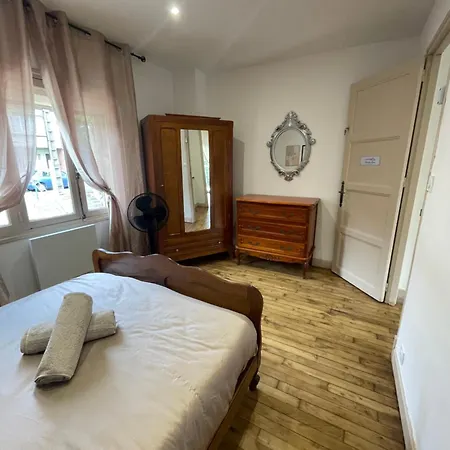 Jolie à 400m De La Cité Médievale Habitación en casa particular *