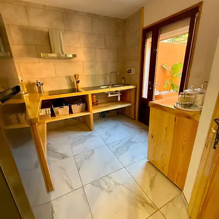 Jolie à 400m De La Cité Médievale Habitación en casa particular Carcasona