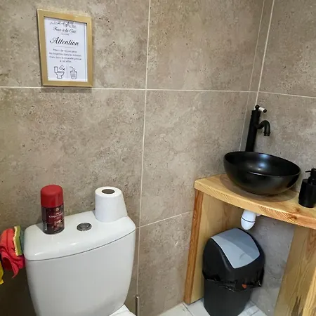 Jolie à 400m De La Cité Médievale Habitación en casa particular *